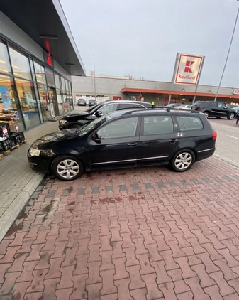Volkswagen Passat cena 14000 przebieg: 281000, rok produkcji 2009 z Warszawa małe 137